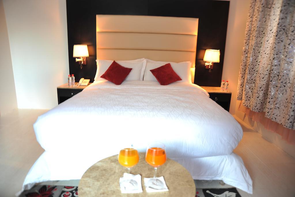 Janadriyah Suites 13 Nadinah Δωμάτιο φωτογραφία