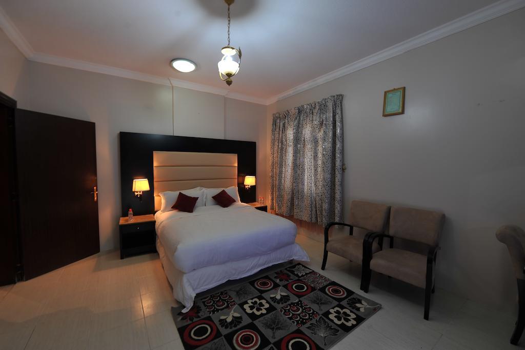 Janadriyah Suites 13 Nadinah Δωμάτιο φωτογραφία